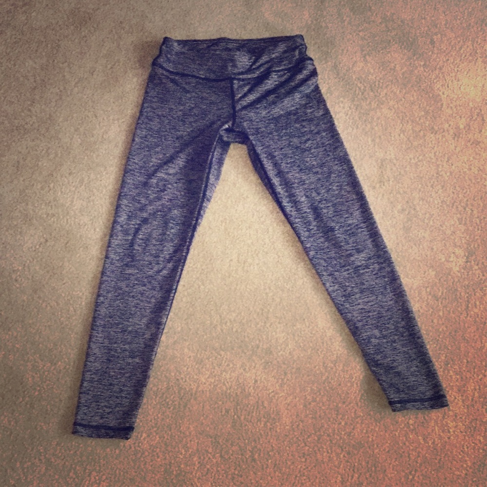 Heathered gray leggings with navy blue accents